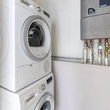 Downtown Splendor V 公寓 *