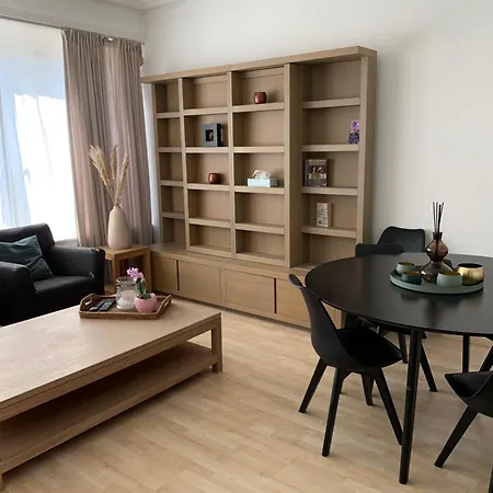 Belle Etage A Stockel With Charming Patio Апартаменты