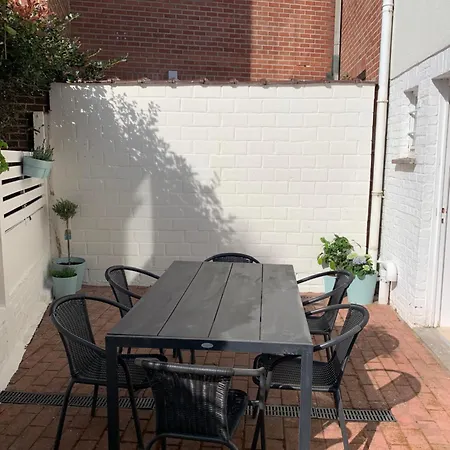 Belle Etage A Stockel With Charming Patio شقة *