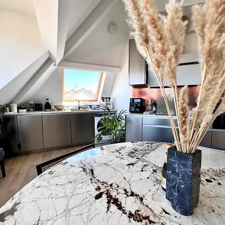 Modern Loft Near Eu Institutions Апартаменты *