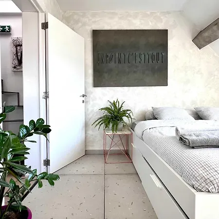Modern Loft Near Eu Institutions Апартаменты *