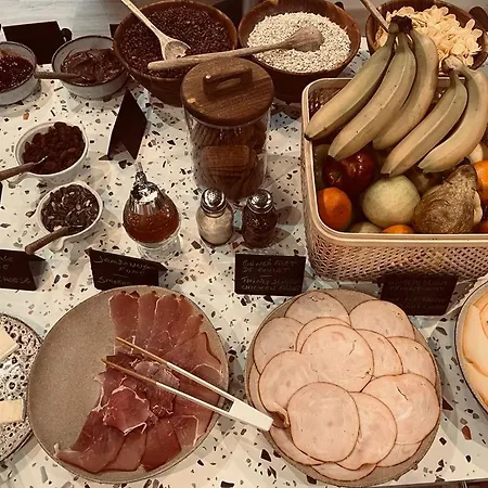 Catalonia Grand Place Hotel 4*