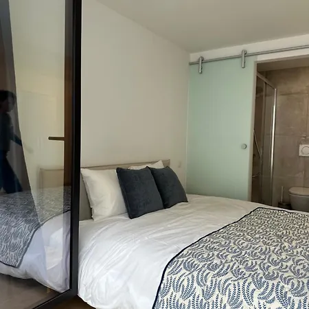 With Ensuite And Garden *