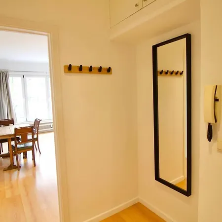 Very & Large Studio-plasky