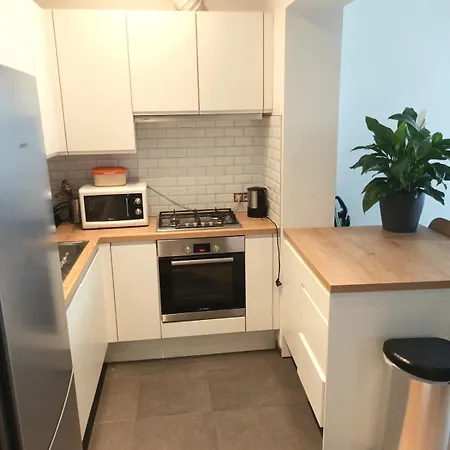Beautiful 2 Bedroom In Place Flagey Bxl بروكسل
