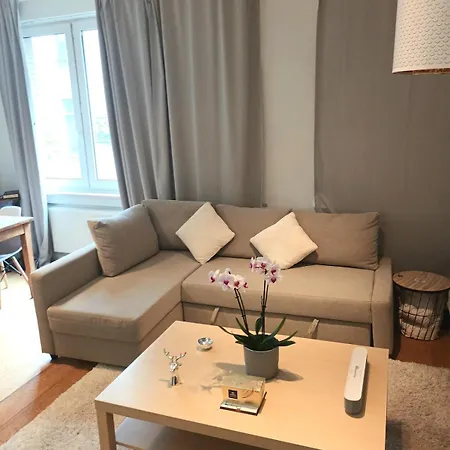 Beautiful 2 Bedroom In Place Flagey Bxl شقة