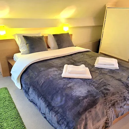 Apartman Cosy Flat, Location *