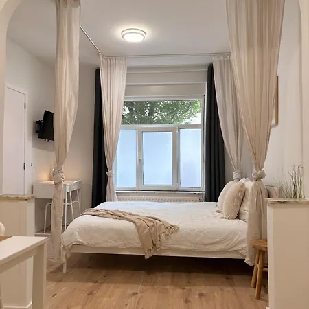 Fully Renovated Near Centre & Midi *