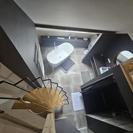 Luxury Triplex Stylish 2br In * 布鲁塞尔