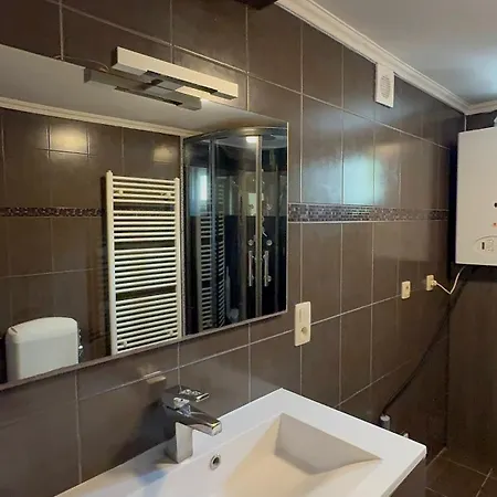 Luxury 2br & Jacuzzi Near Expo 12 & Ing Arena Lägenhet