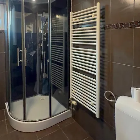 Luxury 2br & Jacuzzi Near Expo 12 & Ing Arena Lägenhet *
