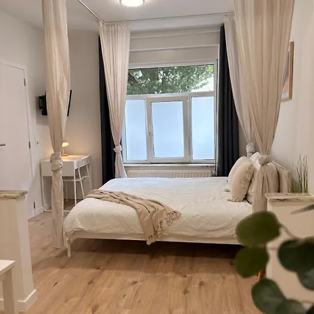 Comfortable 10 Min From Midi Station And 15 Min From Center Брюссель