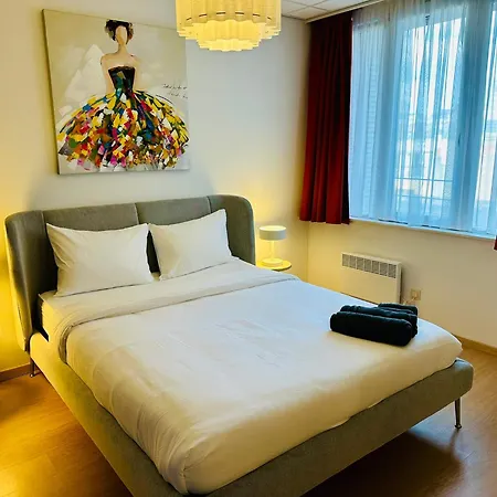 Grand Place - Prime Location 2 Bedroom Daire Brüksel