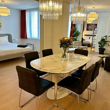 Grand Place - Prime Location 2 Bedroom Daire Brüksel