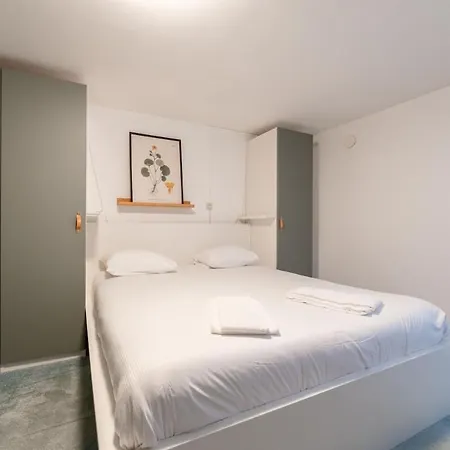 Uccle - Elegance & Modernity In A Quiet Setting Apartman *