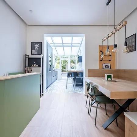 Uccle - Elegance & Modernity In A Quiet Setting * Brüsszel