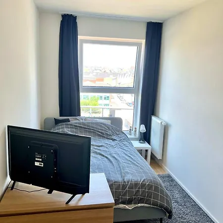 Family Friendly Close To The Atomium Apartment