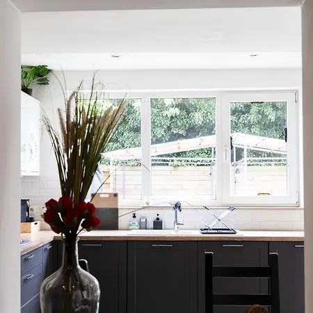 Avec Terrasse Privee Et Garage Rez De Chaussee Lumineux