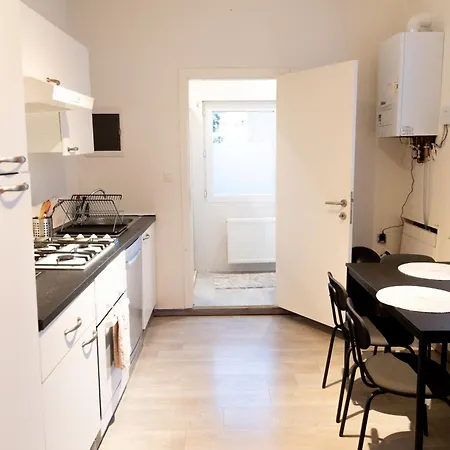 Sous Toit Lumineux Avec Garage Et 4 Pieces En Enfilade Апартаменты Брюссель