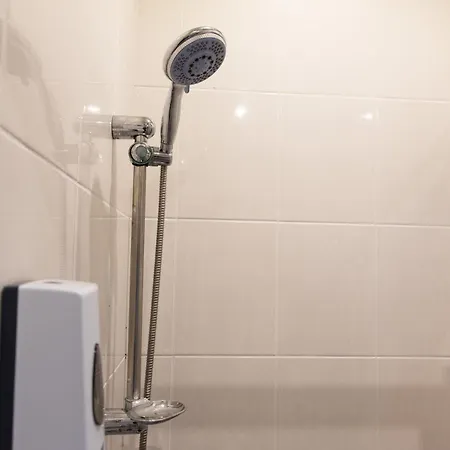 דירה Sous Toit Lumineux Avec Garage Et 4 Pieces En Enfilade *