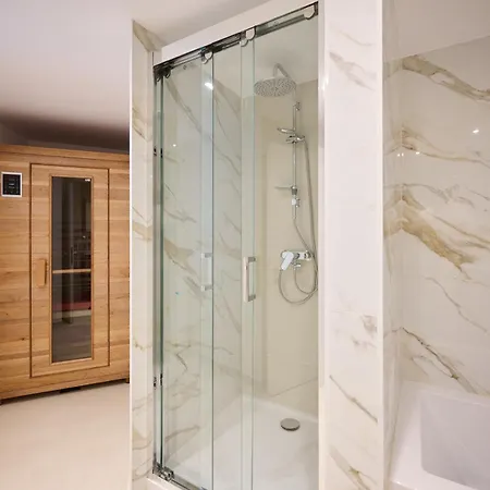Toison D'or & Sauna 아파트 *
