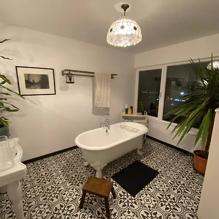Luxurious Duplex Overlooking アパート