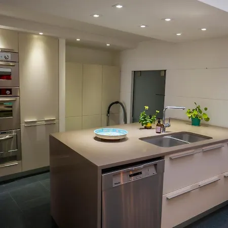 Eya House, Cozy, Bright & Well Located * Bruxelles