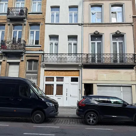 Magnifique Au 2eme Etage, A Proximite De La Gare Du Midi! *