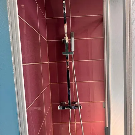 T2 Neuf Quartier Calme Et Transport Devant *