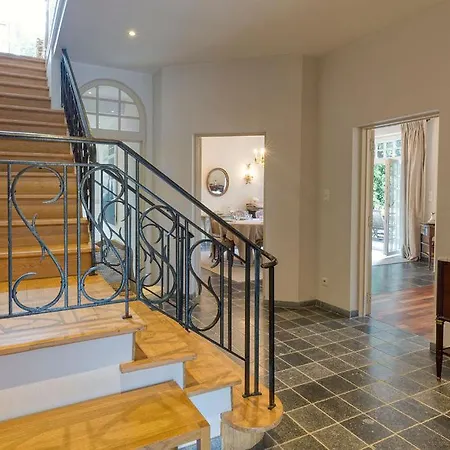 The Castle Willa Bruksela