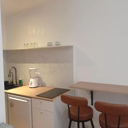 شقة Cozy And Centrally Located *