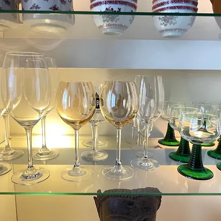 - - - - - Au Sixieme Ciel - - - - -