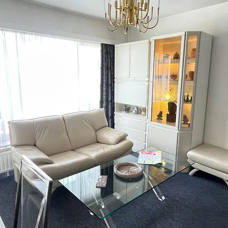 - - - - - Au Sixième Ciel - - - - - *