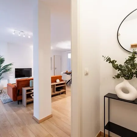 Apartment Contemporary Comfort In The Heart Of The