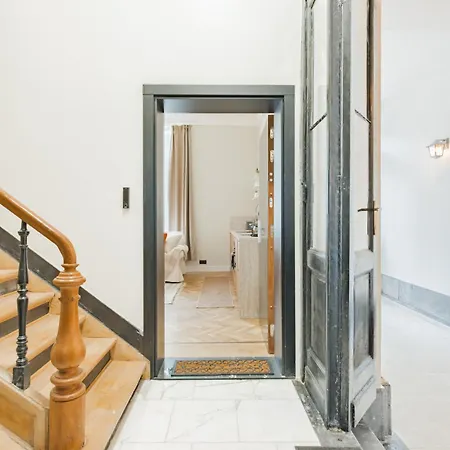 élégance Du Quartier Européen *