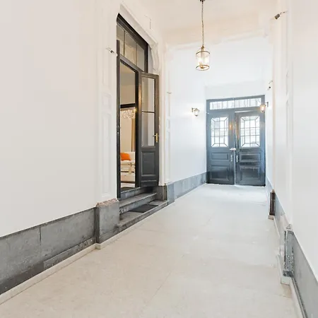 élégance Du Quartier Européen *