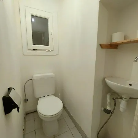 Large 1st Floor Apartment, Schaerbeek, 아파트 브뤼셀