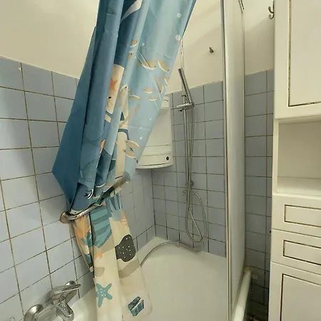 Large 1st Floor Apartment, Schaerbeek, 아파트 브뤼셀