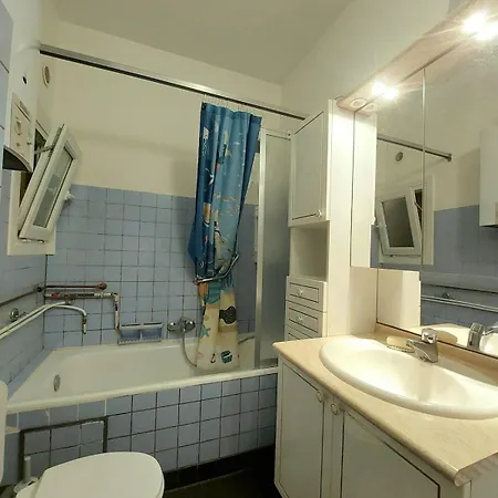 Large 1st Floor Apartment, Schaerbeek, 브뤼셀