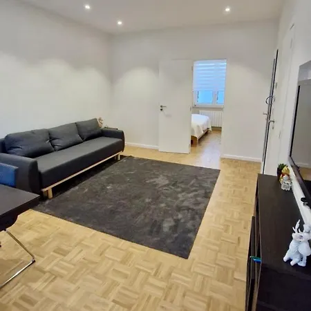 Modern Cozy Flat Close To Attractions & Transport