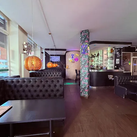 Garden's Jacuzzi 1 *