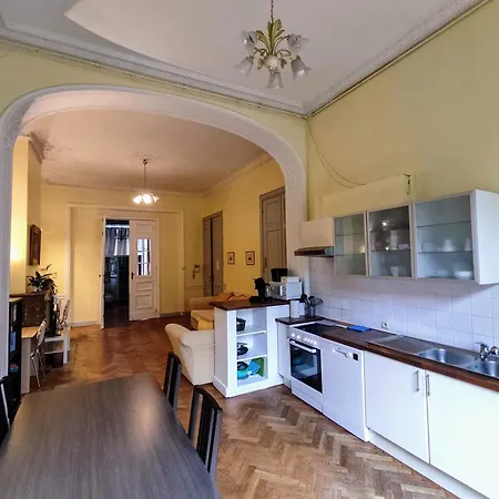 Bright 1br With Terrace Near Montgomery *