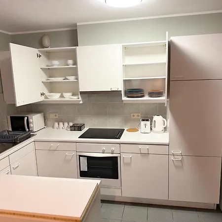 Daire Close To Nato Bus Tram Calm Location Parking Extra Onsite Disc Parking Brüksel