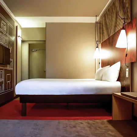 Ibis Off Grand'place 3* בריסל