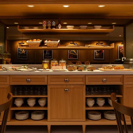 9hotel Chelton Отель