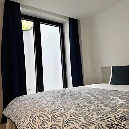 With Ensuite And Garden *