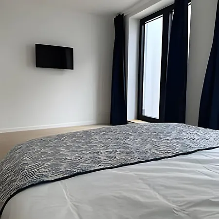 With Ensuite And Garden Bruxelles