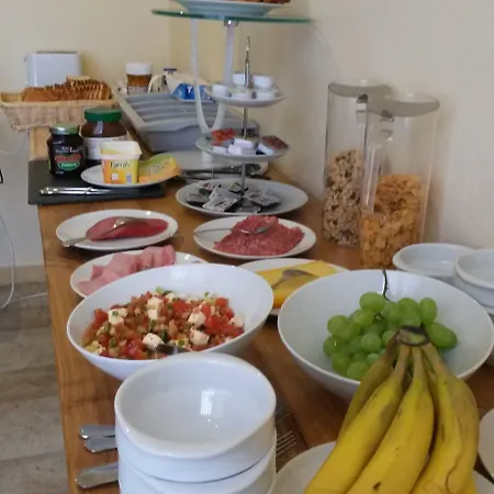 Queen Mary بروكسل