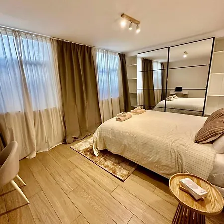 Apartment Charm And Comfort *