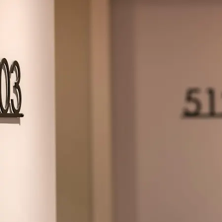 Pillows Centre فندق